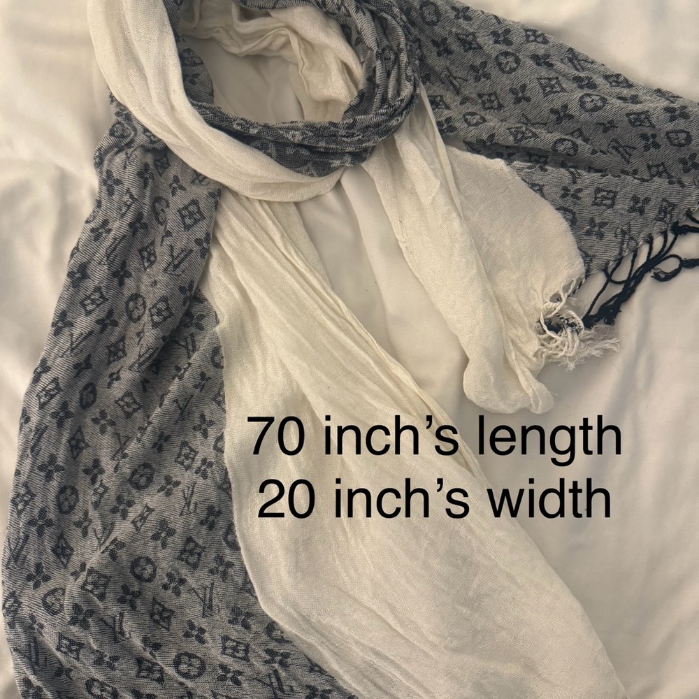 Gray and Cream Patterned Scarf